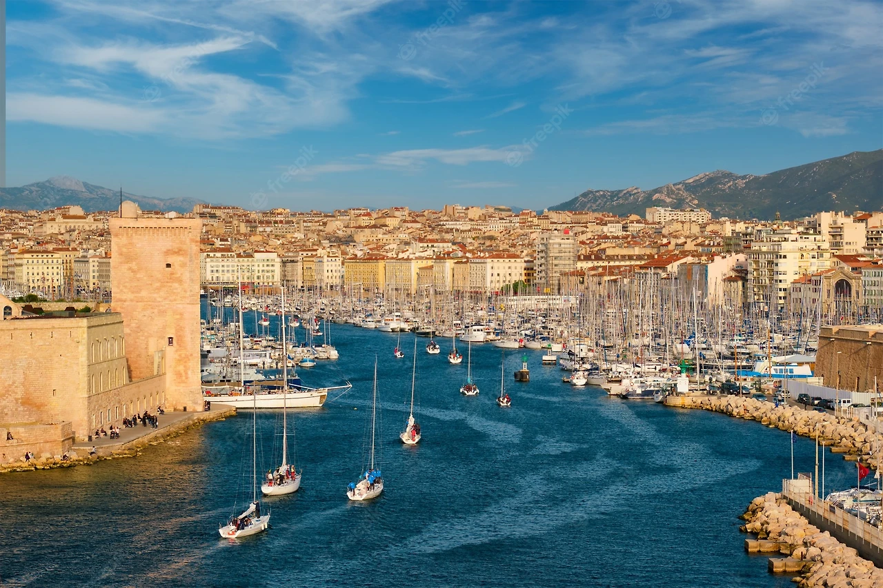 yachts-coming-marseille-old-port-sunset-marseille-france_163782-7195.jpeg
