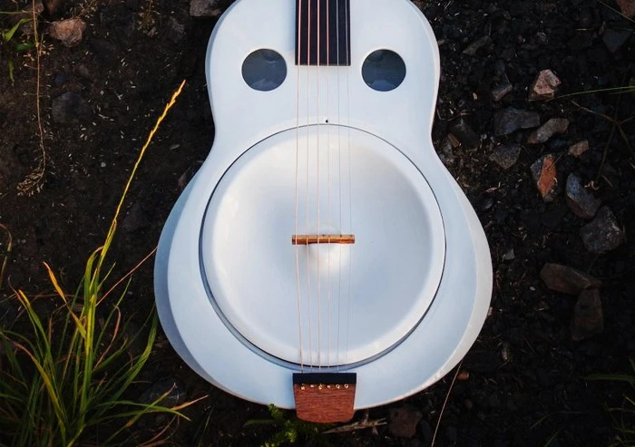 product-design-porcelain-guitar-feature-805x568.jpg?type=w1600