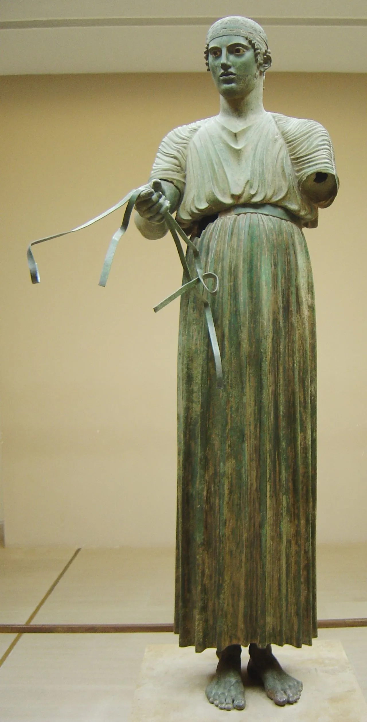 1280px-Delphi_charioteer_front_DSC06255.JPG