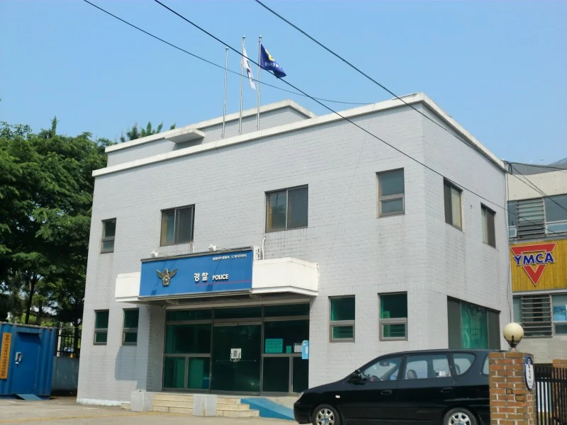 Changwon_seobu_Police_Station_Dogye_Police_box.jpg?resize=800%2C600