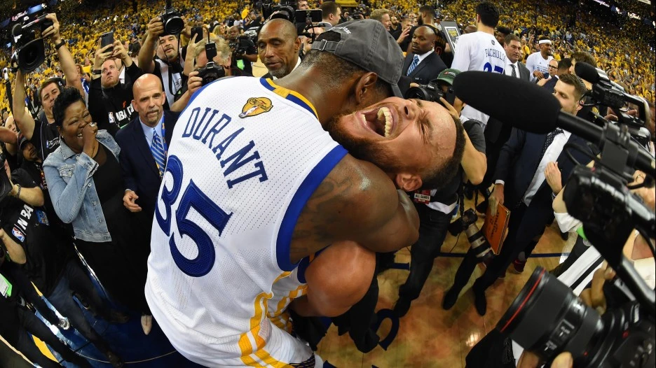 durant-hugs-curry-Finals.jpg?type=w1