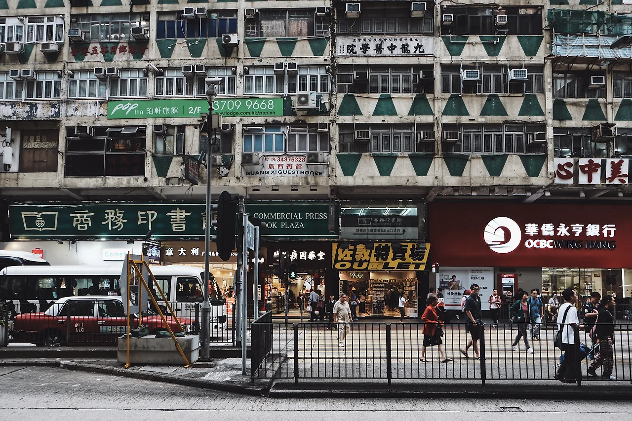 photo-1545033426-8b1722d9829a?ixid=MXwxMjA3fDB8MHxwaG90by1wYWdlfHx8fGVufDB8fHw%3D&ixlib=rb-1.2.1&auto=format&fit=crop&w=1000&q=80