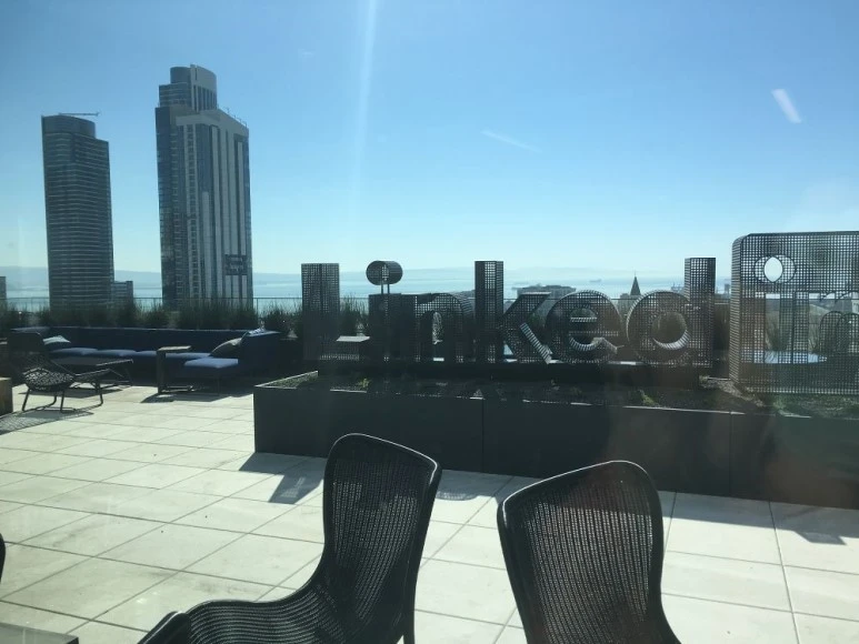 view-from-the-17th-floor-terrace-li-san-francisco.jpg?type=w773