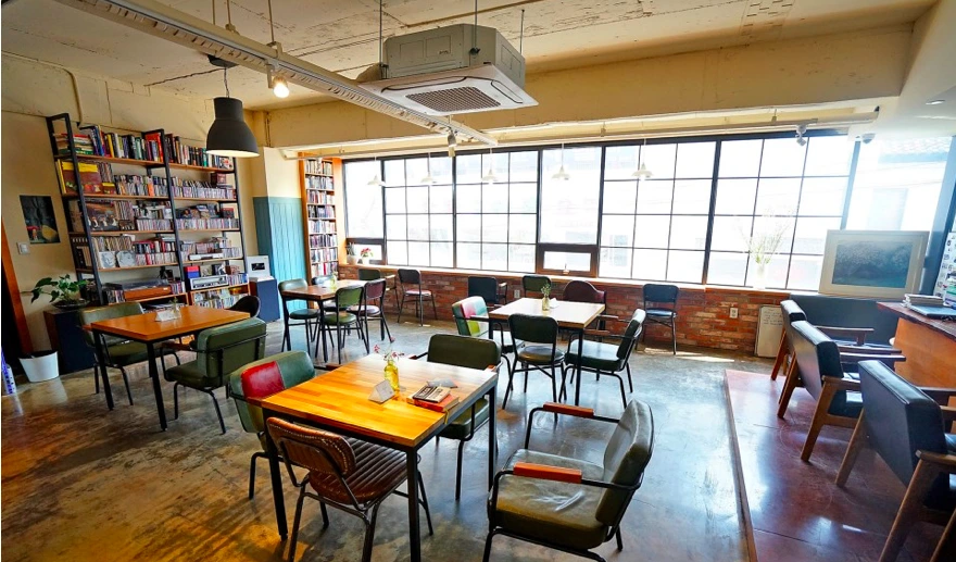 %EB%B6%81%EC%B9%B4%ED%8E%98%ED%8C%8C%EC%98%A41.png?type=w1