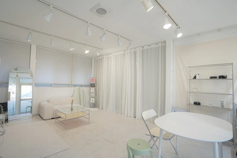 올모스트 자연광2.jpeg