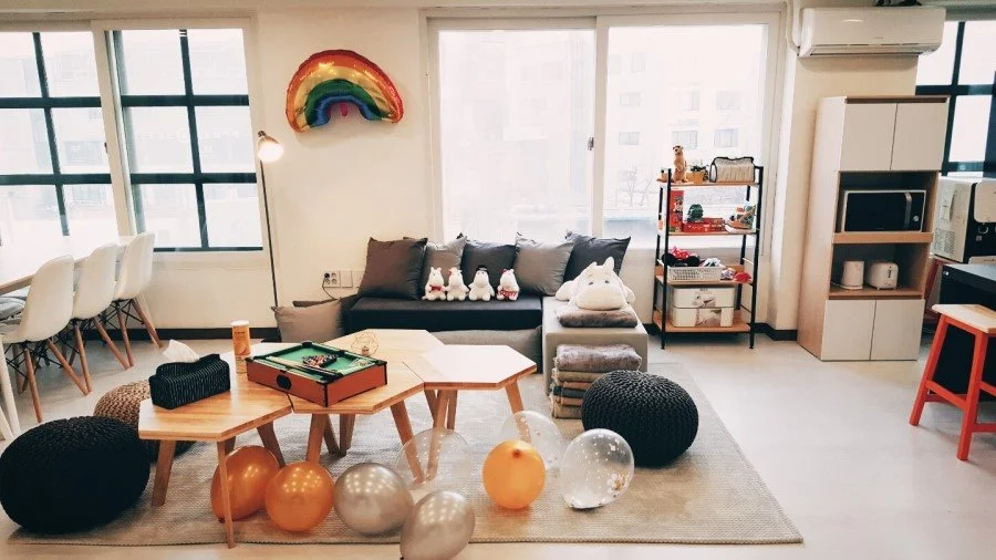 %EC%96%B4%EB%B0%98%ED%99%80%EB%A6%AC_%ED%99%8D%EB%8C%80%ED%8C%8C%ED%8B%B0%EB%A3%B8.jpg?type=w1200