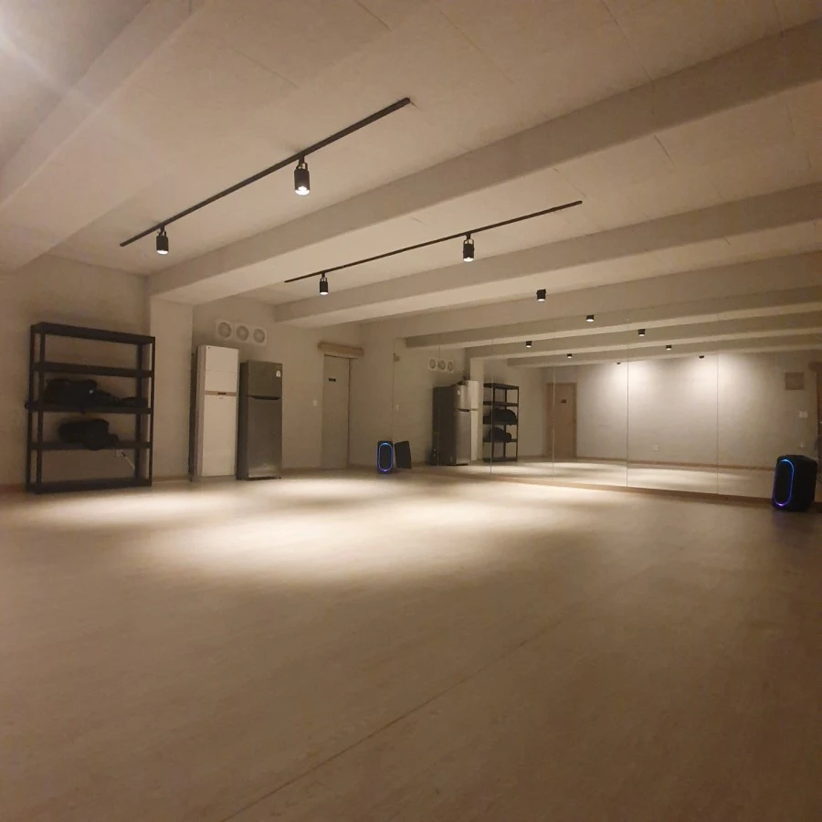 부산 오리진 댄스 연습실.jpeg