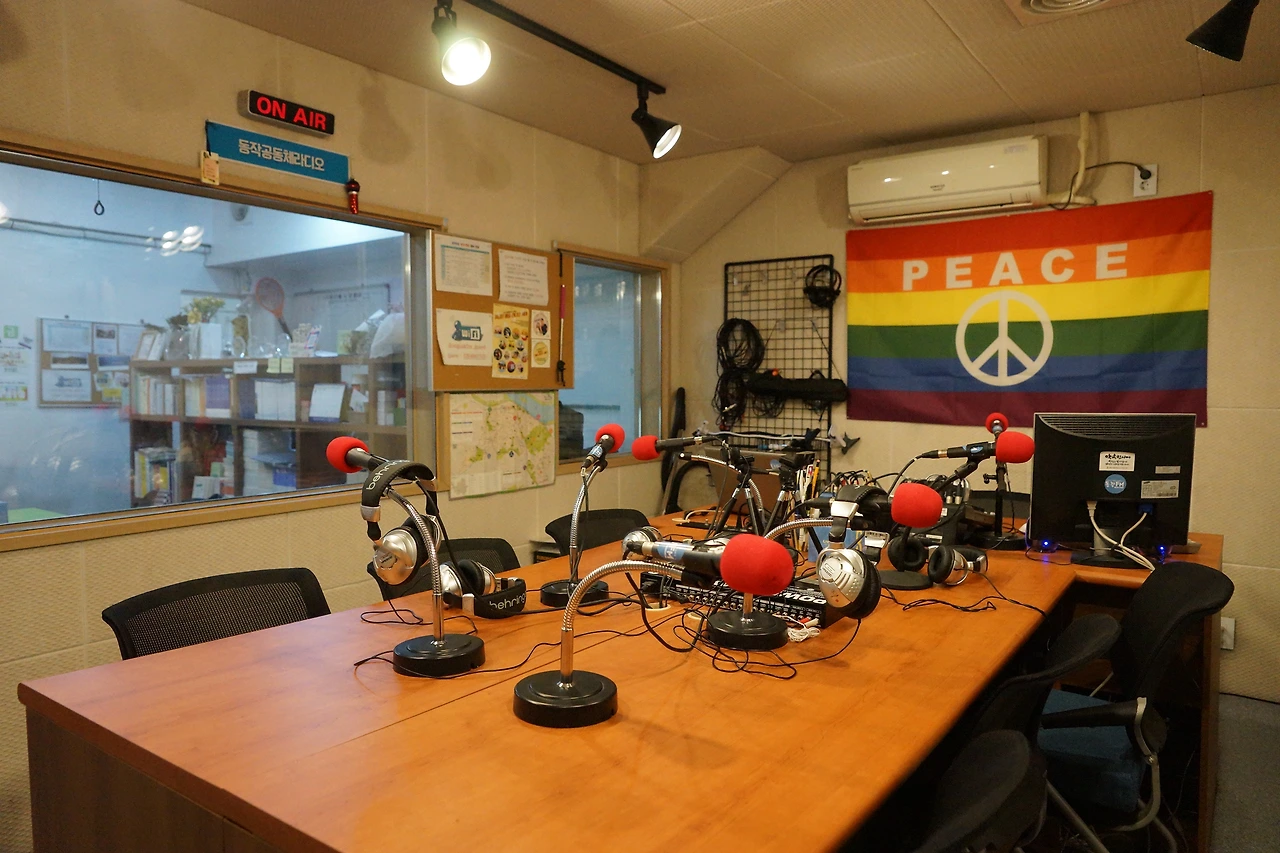 동작FM_방송실_김인아.JPG