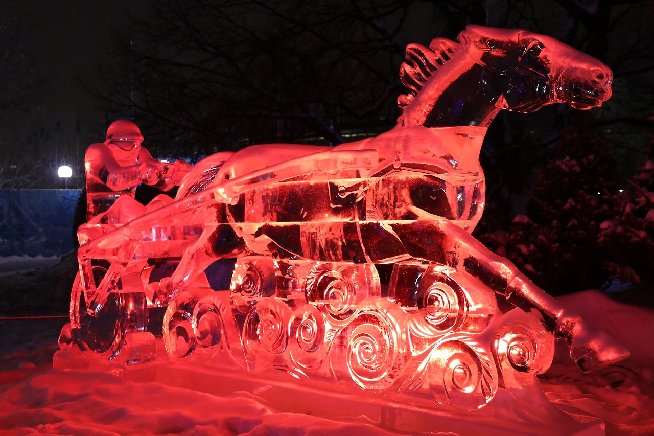5-Winterlude-Crystal Garden-3.JPG