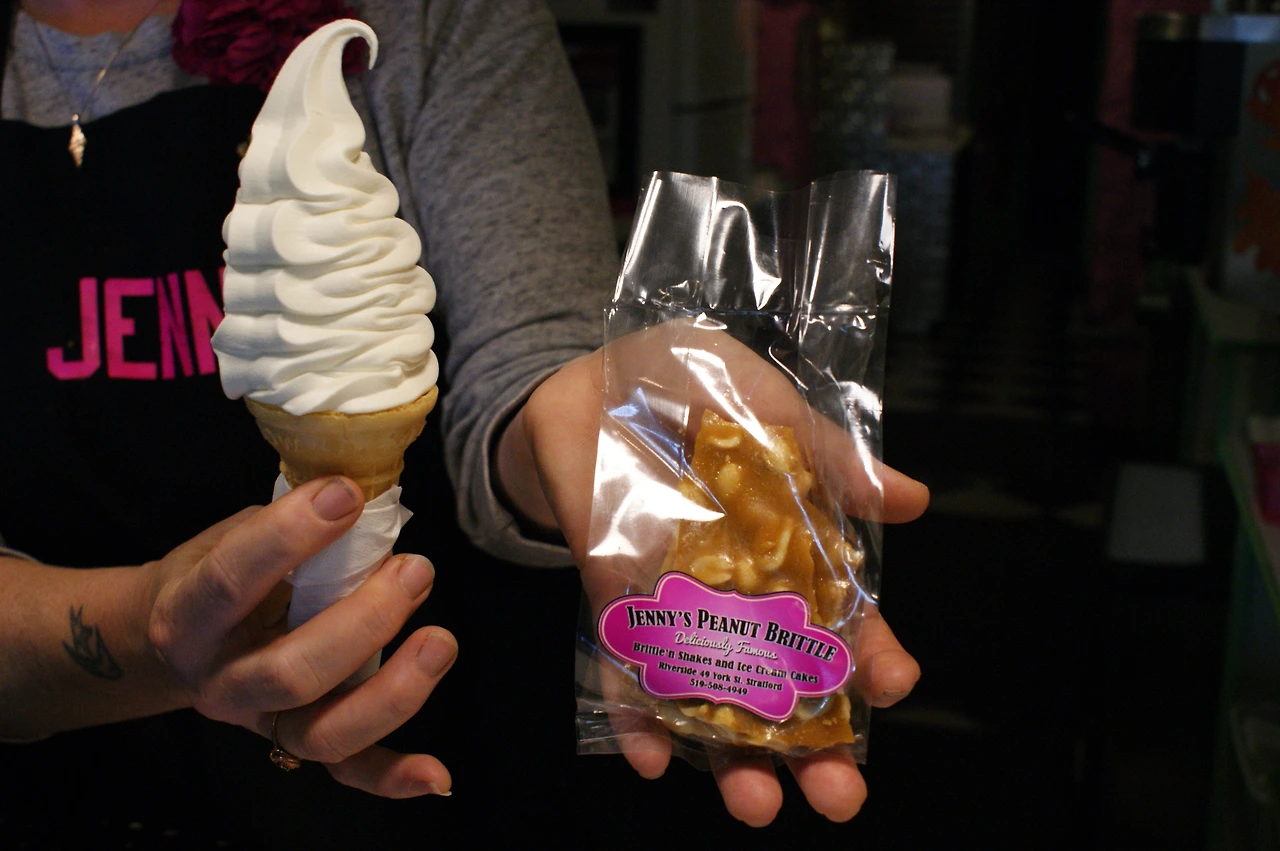 15.Pumpkintrail_Jenn&Larry's Brittle 'n Shakes_5JPG.JPG