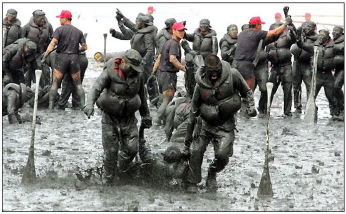 UDT - 갯벌에서 피어나는 전우애.PNG