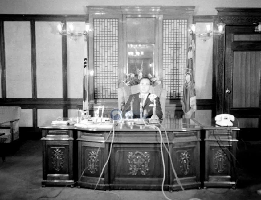 14_정일권 국무총리 한일회담 조인.JPG