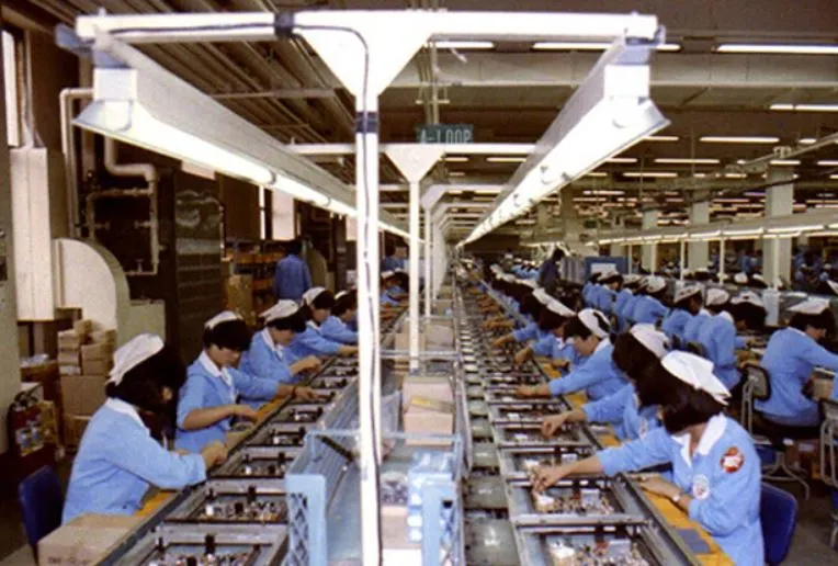 15_986년 경북 구미수출공단 내 한국전자공장.JPG