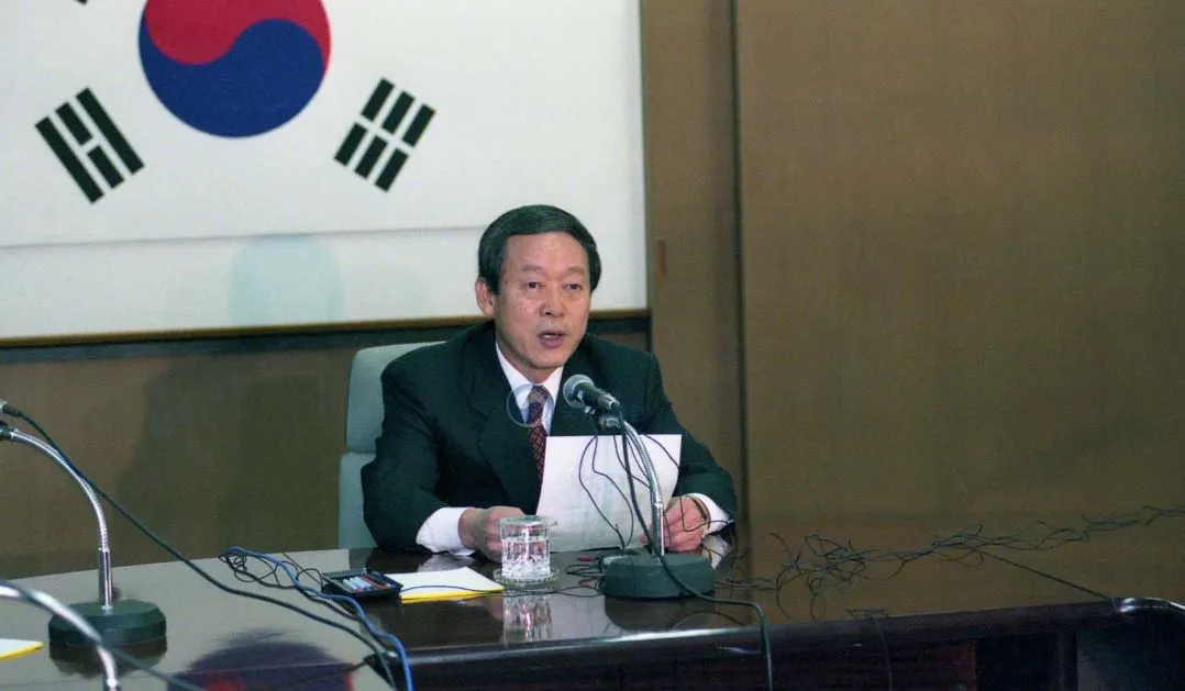 08_오인환 공보처장관 OECD 가입 발표.JPG