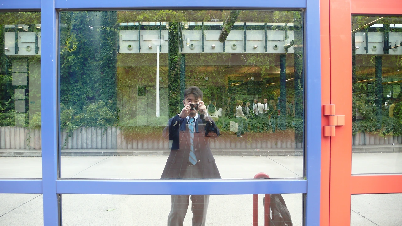 거울에 비친 블레이져.JPG