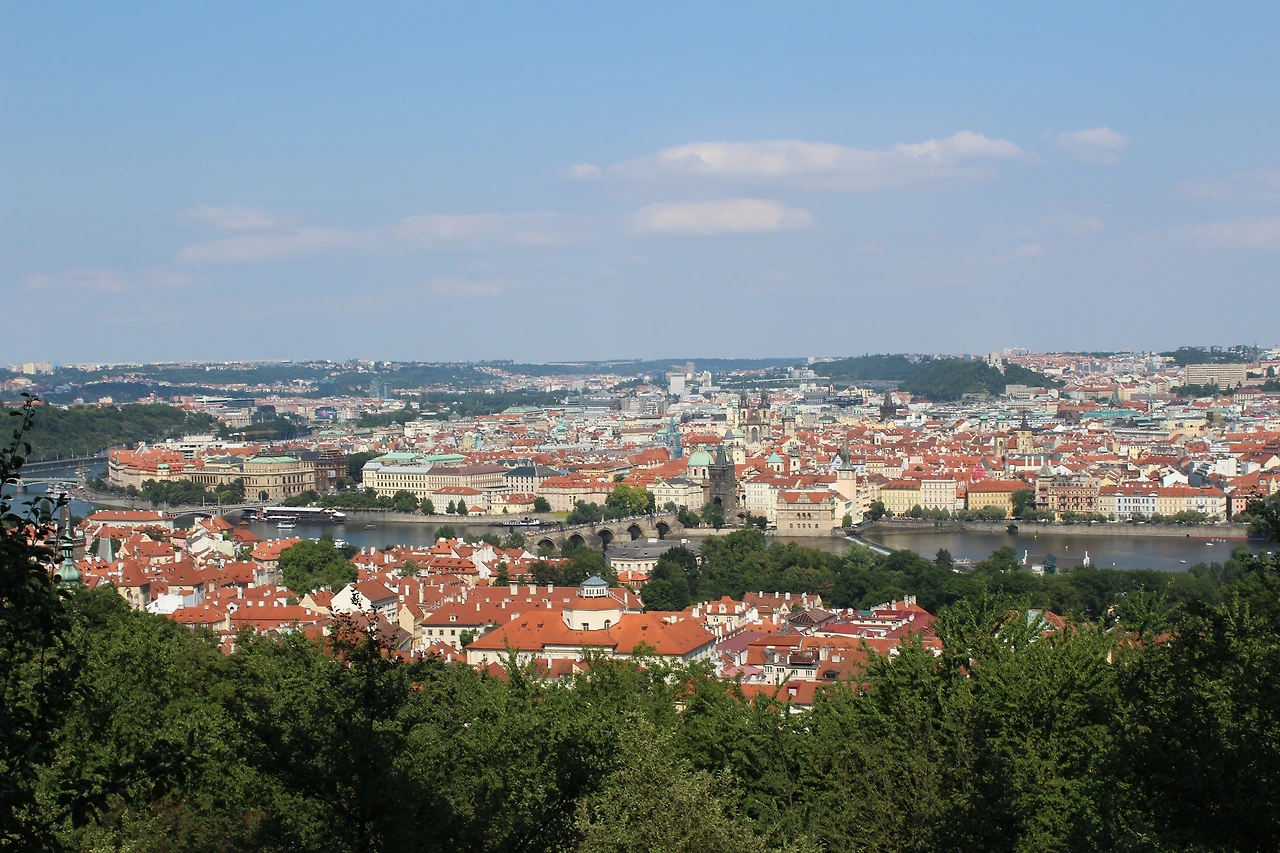 IMG_0017 페크린 타워 쪽에서 내려다 본 프라하.JPG