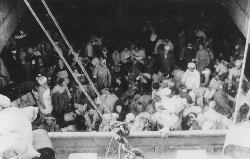 화물칸에 가득한 피난민들.JPG