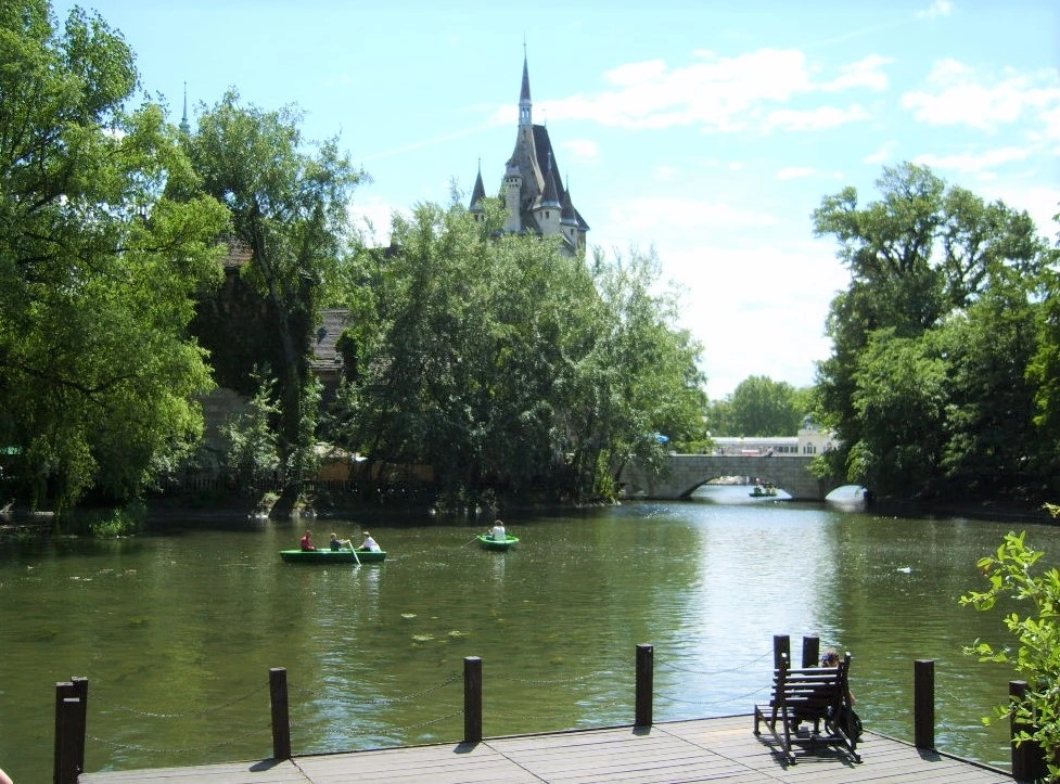 Rest on the boats.JPG