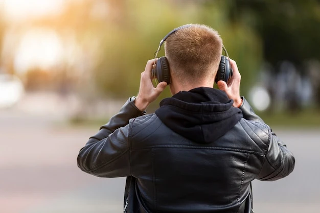 back-view-man-listening-music-headphones_23-2148381729.jpg?t=st=1685541928~exp=1685542528~hmac=d2d220450941ca00756b148816362372cd6aee0f4a245ca6f698cc689c7b4199
