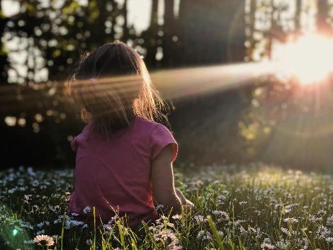 photo-1527212986666-4d2d47a80d5f?ixlib=rb-1.2.1&amp;ixid=MXwxMjA3fDB8MHxzZWFyY2h8MzN8fHVsdHJhdmlvbGV0JTIwcmF5c3xlbnwwfHwwfA%3D%3D&amp;w=1000&amp;q=80