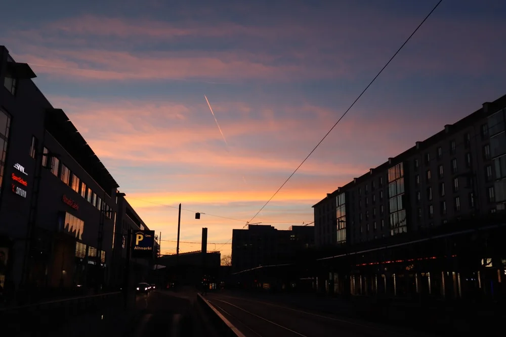 photo-1564615145523-98b32a16fc98?ixlib=rb-1.2.1&ixyJhcHBfaWQiOjEyMDd9&auto=format&fit=crop&w=1000&q=80