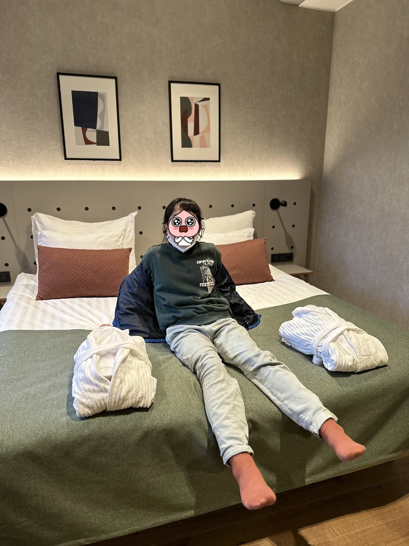 2.0408-hotel arrive2.heic