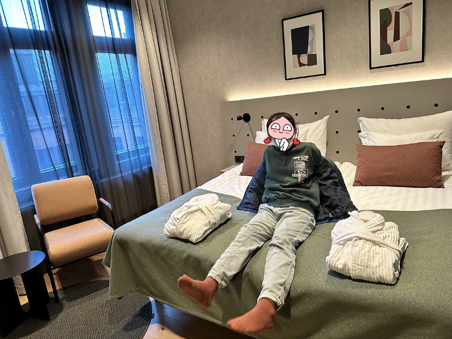 2.0408-hotel arrive3.HEIC