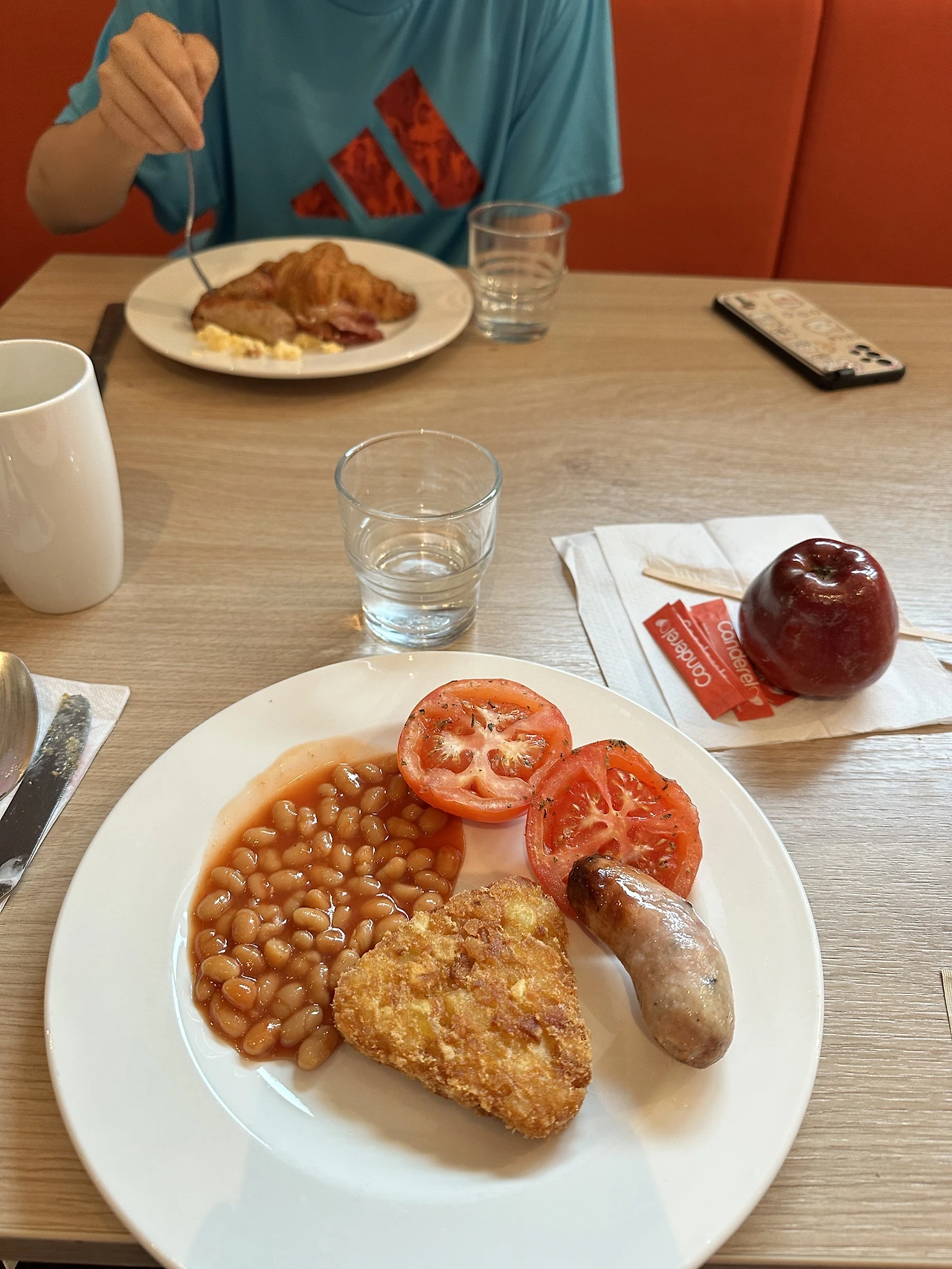 1.%EB%9F%B0%EB%8D%98%EA%B3%B5%ED%95%AD%ED%98%B8%ED%85%94.jpg?type=w3840