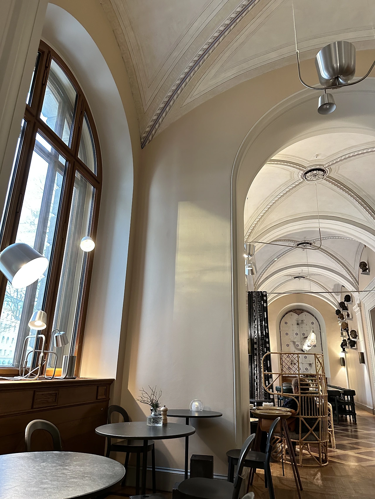 %EC%8A%A4%ED%86%A1%ED%99%80%EB%A6%84-%EB%AF%B8%EC%88%A0%EA%B4%80-%EC%95%84%EC%9D%B4%EC%99%80-%ED%95%A8%EA%BB%98-%EC%8A%A4%EC%9B%A8%EB%8D%B4-%EA%B9%8C%ED%8E%98-0110.jpg?type=w3840