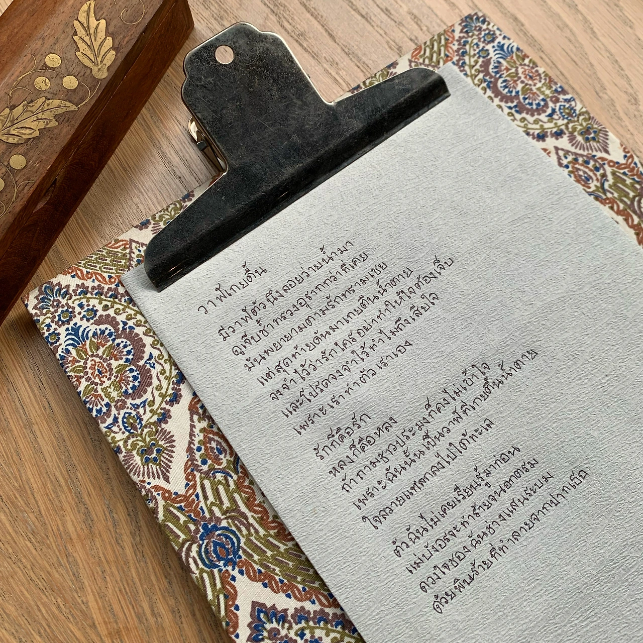 태국 펜으로 필기.jpeg