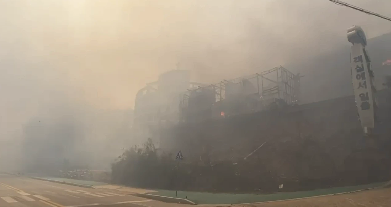 객실에서 일출 간판.PNG