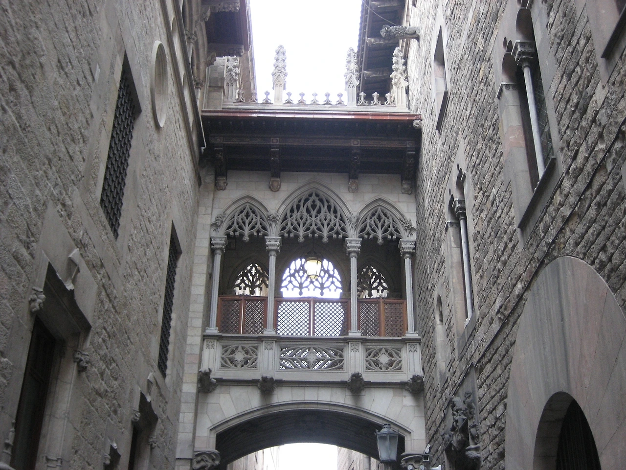 071222_072 스페인의 건축은 참 특이해.JPG