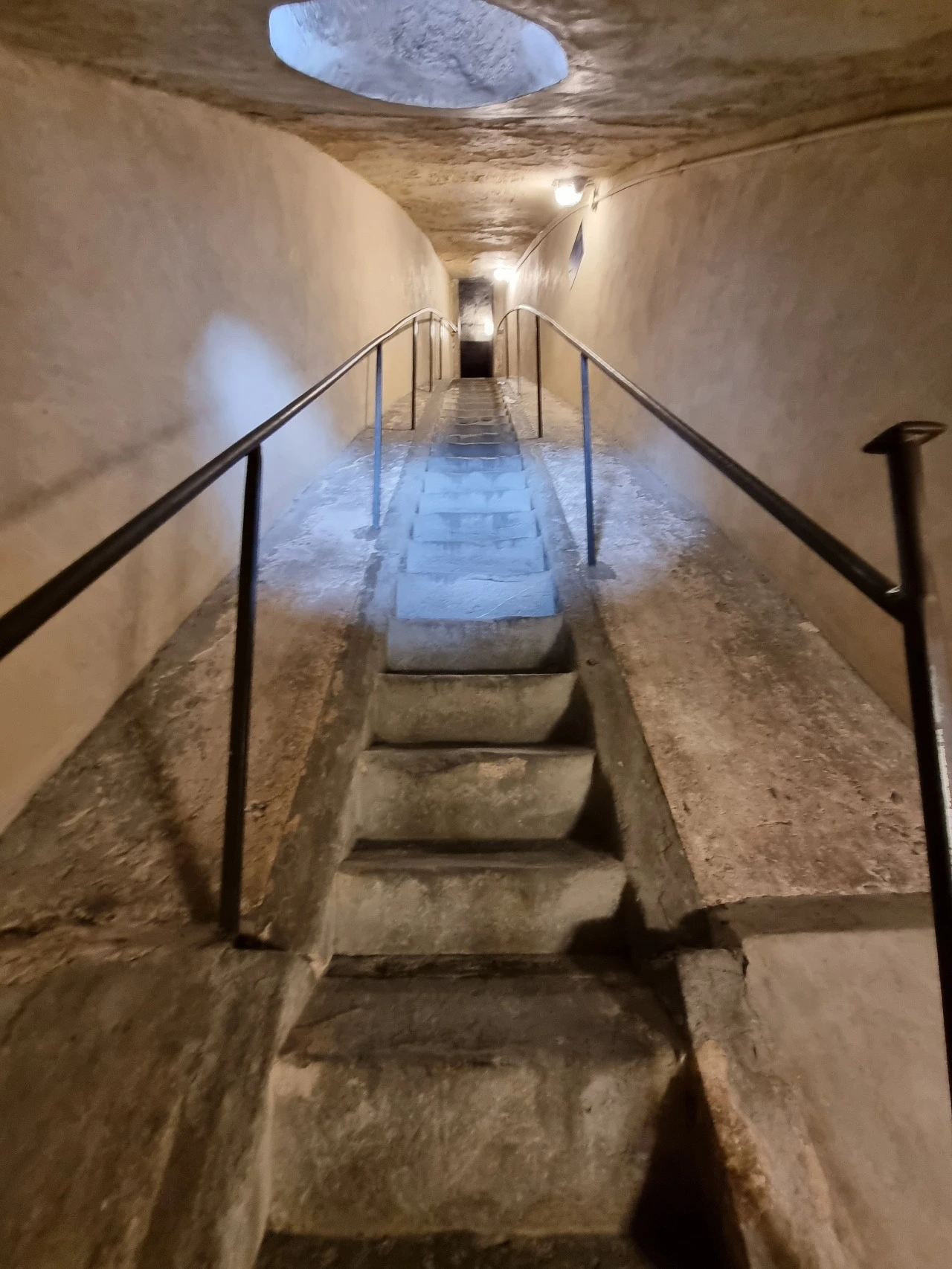 다운로드 (71).jpeg