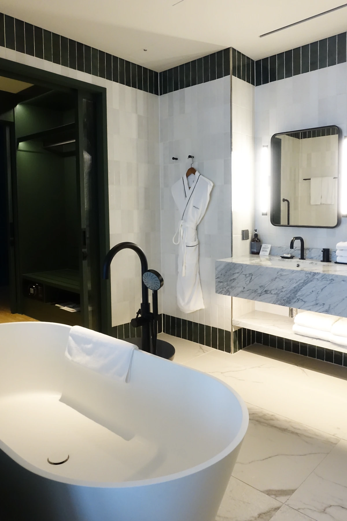 DSC06412edit.png?type=w1200