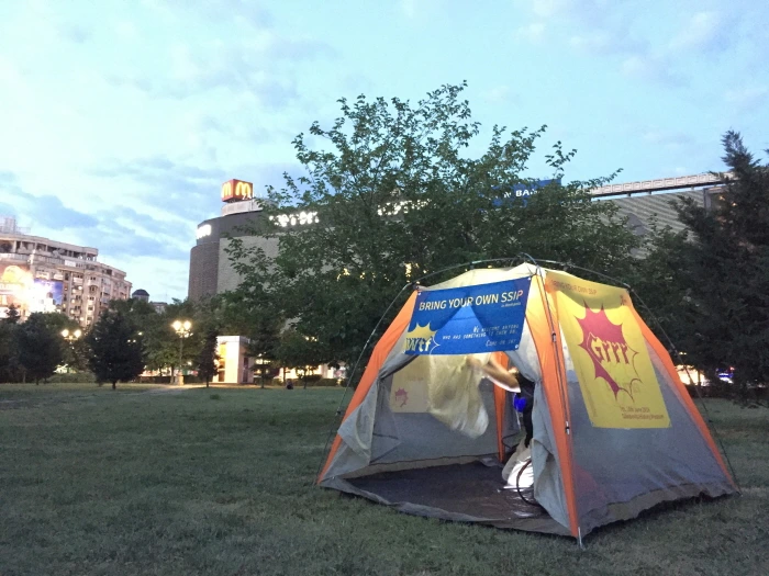 우니리 공원 씹을거리 텐트.JPG