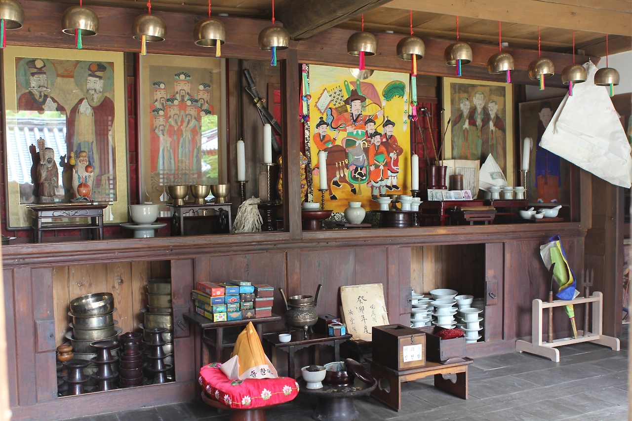 3 구파발 금성당 본당에 모셔진 금성대왕.JPG