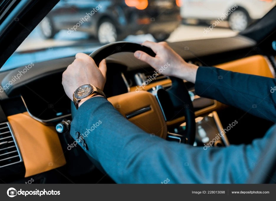 depositphotos_228013098-stock-photo-cropped-image-businessman-luxury-watch.jpg?type=w1