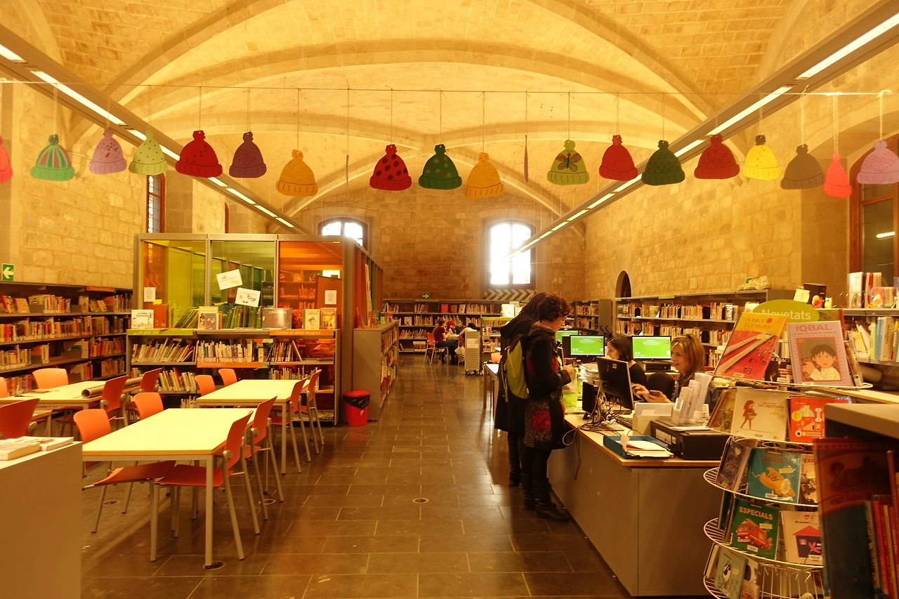 라발 도서관 (32).JPG