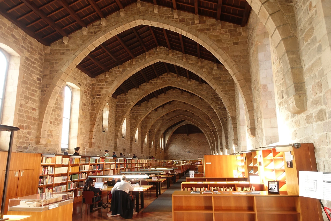 라발 도서관 (58).JPG