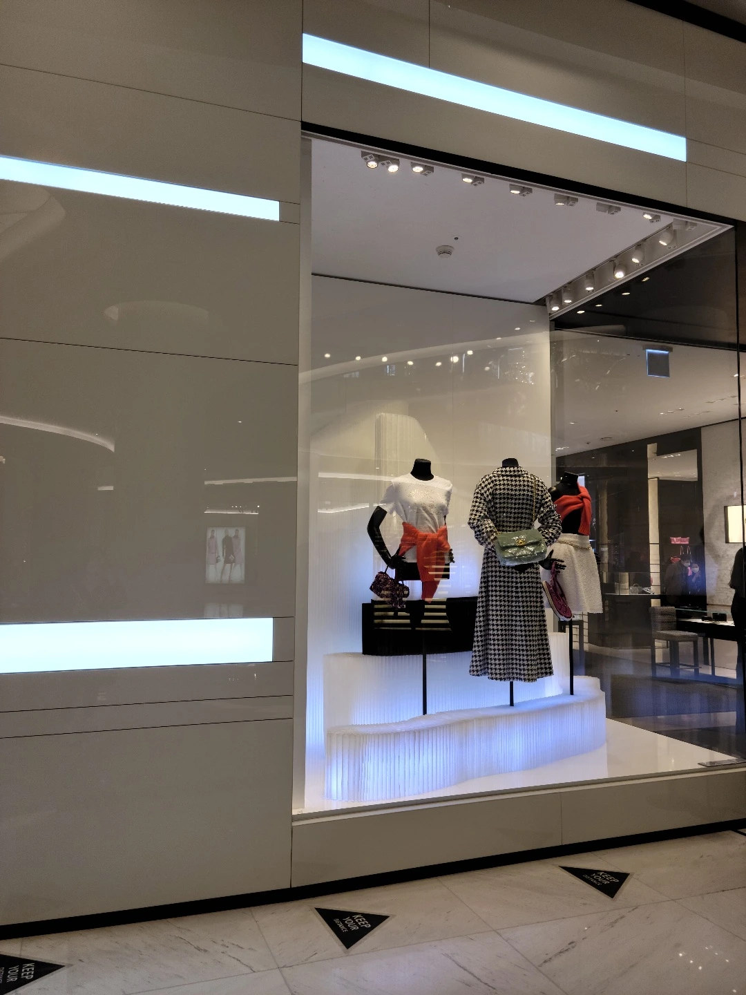 샤넬 디스플레이.jpeg