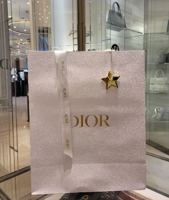 디올쇼핑백.jpeg