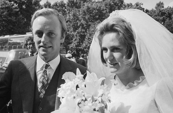 카밀라 이전남편 결혼사진.jpeg