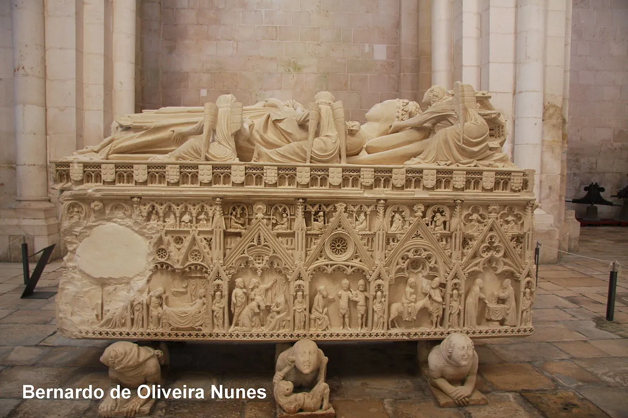 1280px-Mosteiro_de_Santa_Maria_de_Alcobaça_Túmulo_de_D._Inês_de_Castro.jfif