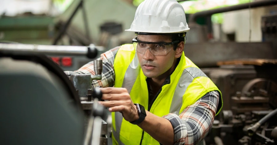 factory_worker.jpeg?type=w1