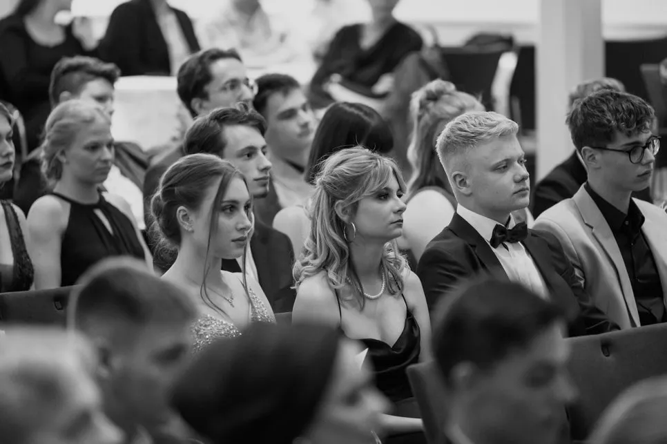 graduation-7486041_1280.jpg?type=w966