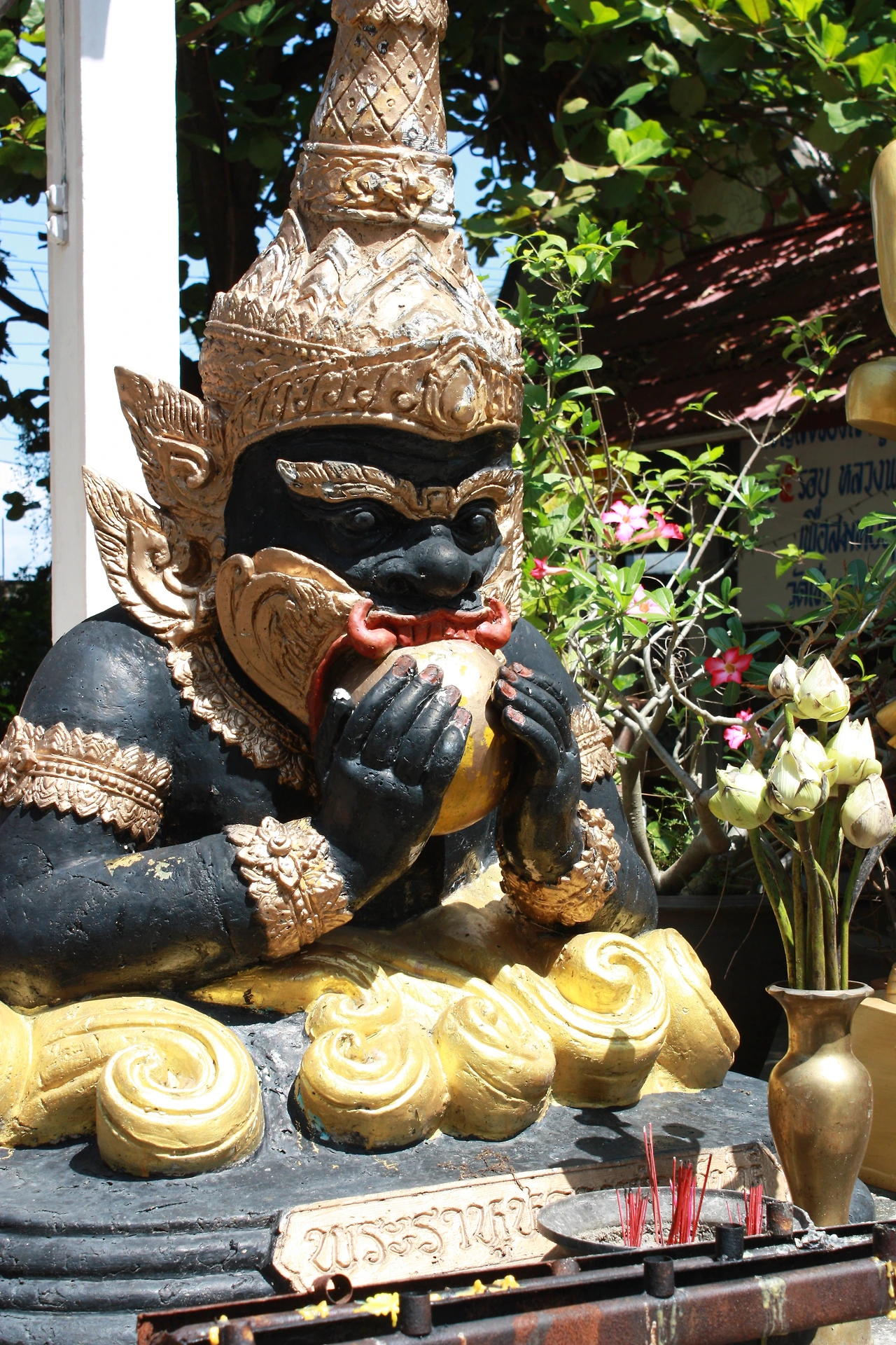 public_ Rahu in Wat Chiangkang Sarapee Chiang Mai Thailand.jpeg