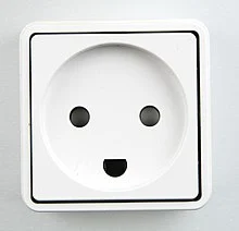 107-2-D1_-_Danish_electrical_plugs_-_Studio_2011_(cropped).jpeg