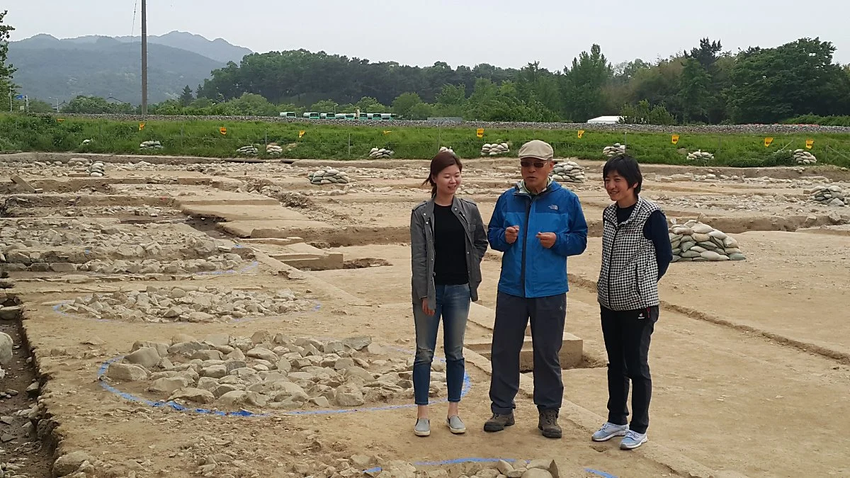 2-1_%EA%B2%BD%EC%A3%BC_%EB%8F%99%EA%B6%81_%EB%B0%9C%EA%B5%B4%ED%98%84%EC%9E%A5%EC%97%90%EC%84%9C_%EC%9E%A5%EC%9D%80%ED%98%9C_%ED%95%99%EC%98%88%EC%97%B0%EA%B5%AC%EC%82%AC%EC%99%80_%EC%9C%A4%EA%B7%BC%EC%9D%BC_%EC%A0%84_%EA%B5%AD%EB%A6%BD%EA%B2%BD.jpg?type=w1200