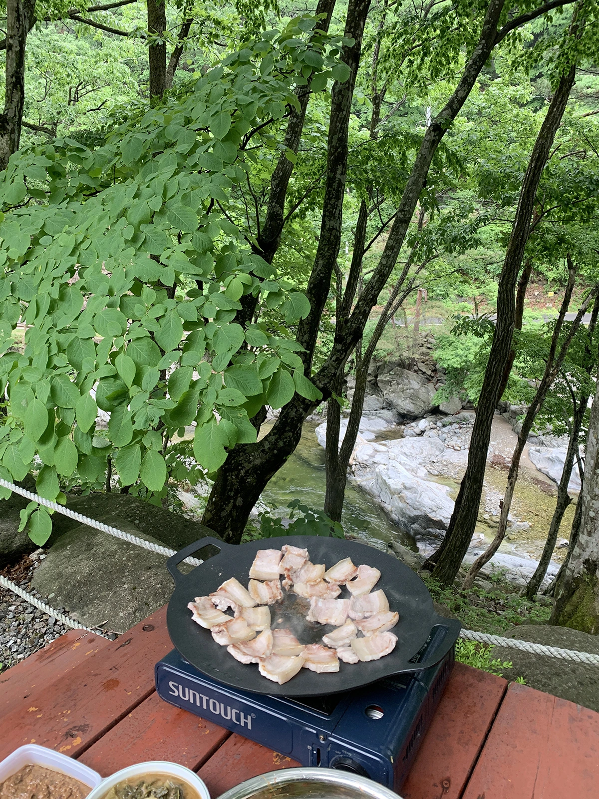 다운로드 (4).jpeg