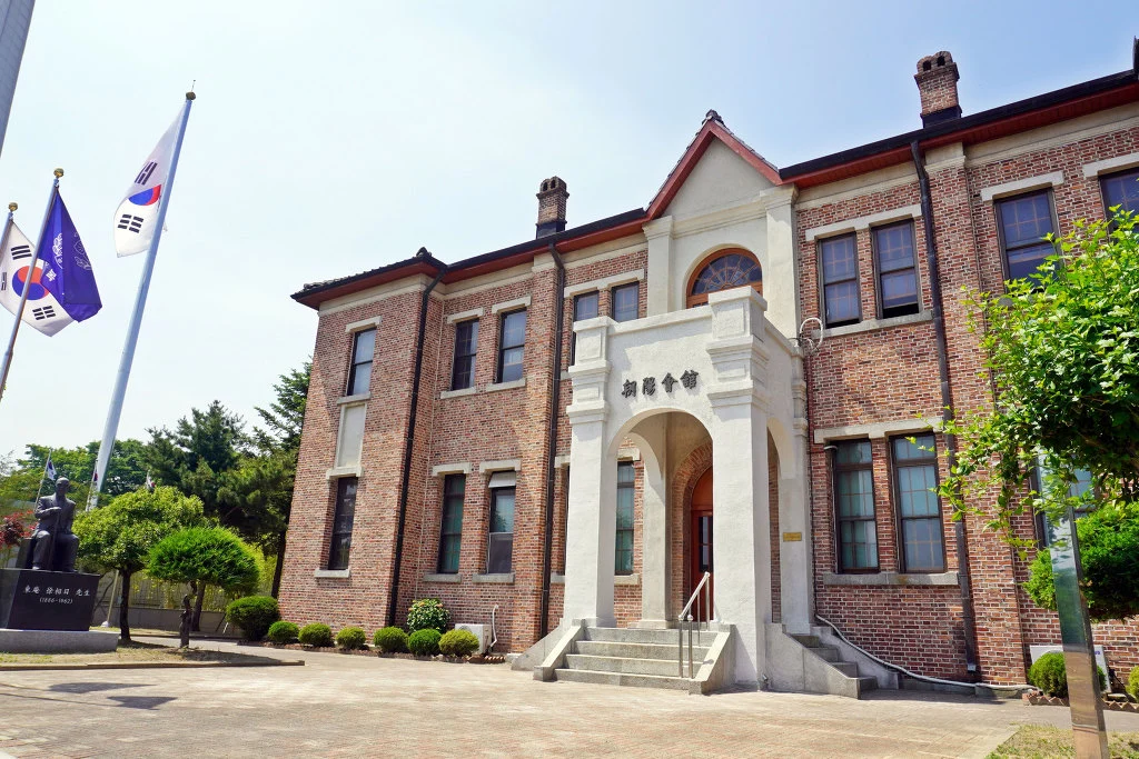 991C09355F02ADF82E.jfif